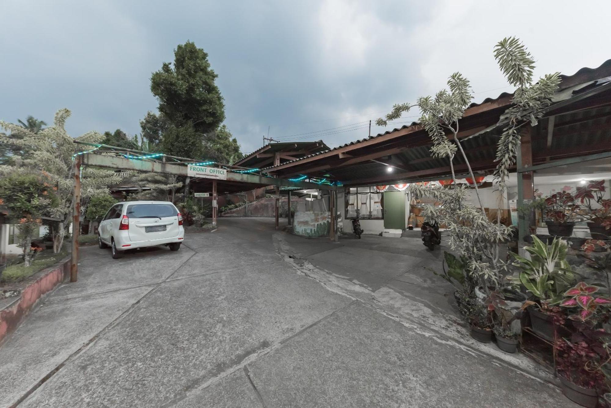 Reddoorz Plus At Hotel Griya Astoeti ボゴール エクステリア 写真
