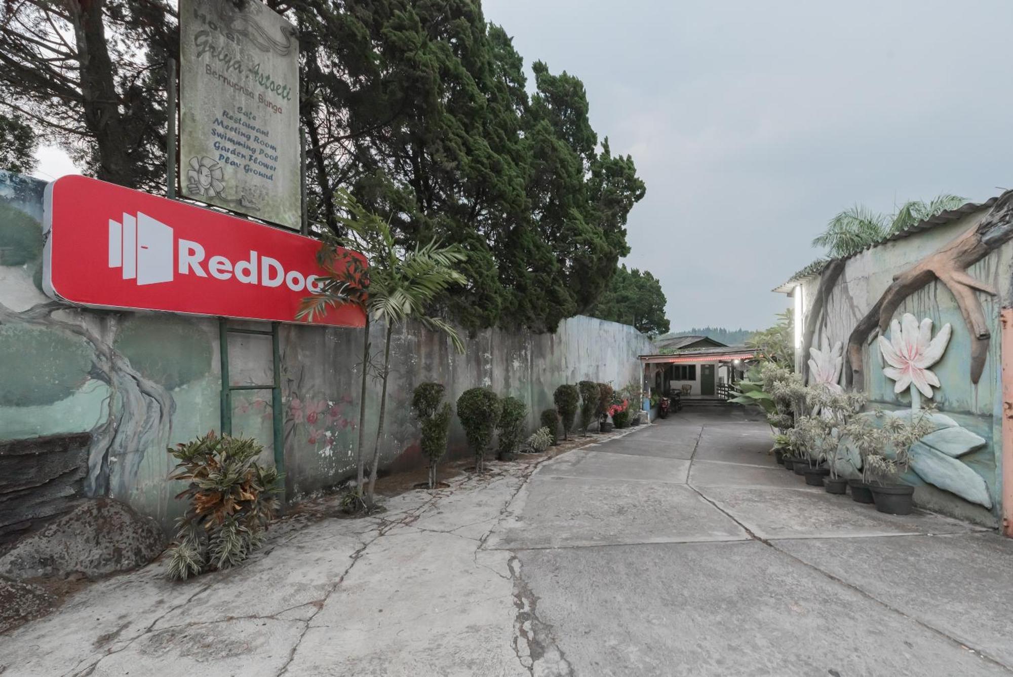 Reddoorz Plus At Hotel Griya Astoeti ボゴール エクステリア 写真