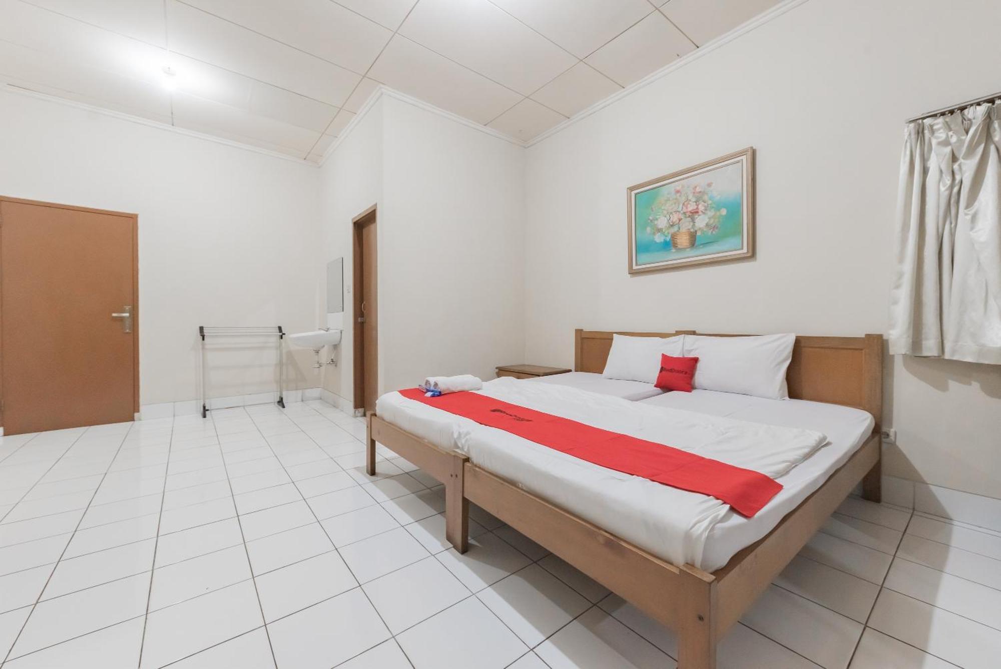 Reddoorz Plus At Hotel Griya Astoeti ボゴール エクステリア 写真