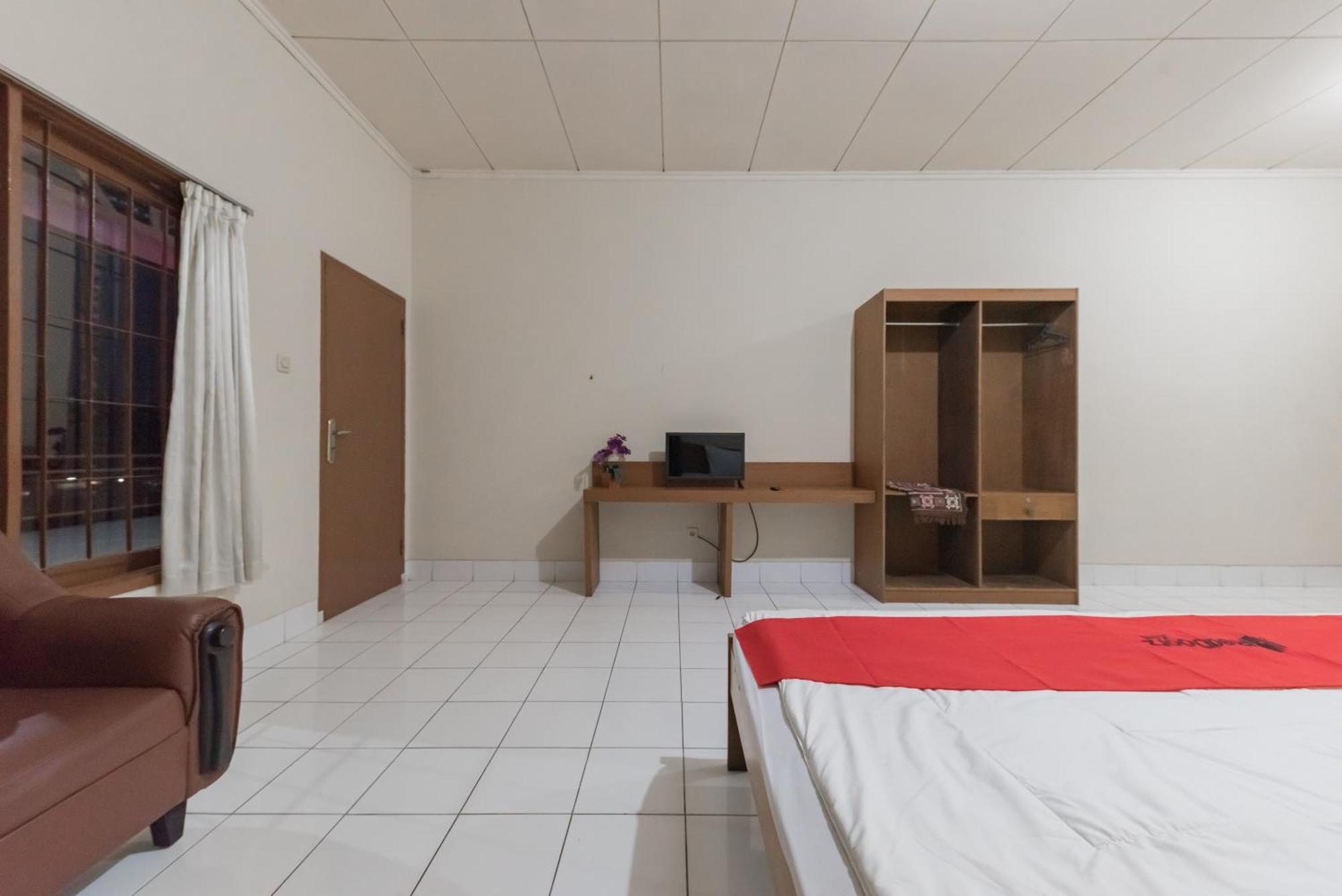 Reddoorz Plus At Hotel Griya Astoeti ボゴール エクステリア 写真