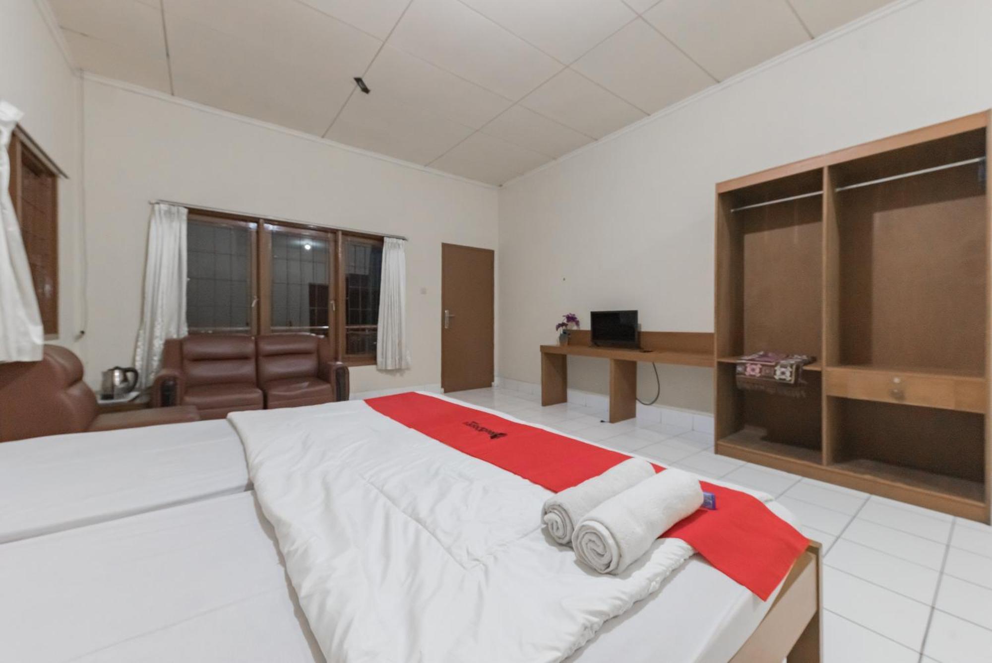 Reddoorz Plus At Hotel Griya Astoeti ボゴール エクステリア 写真