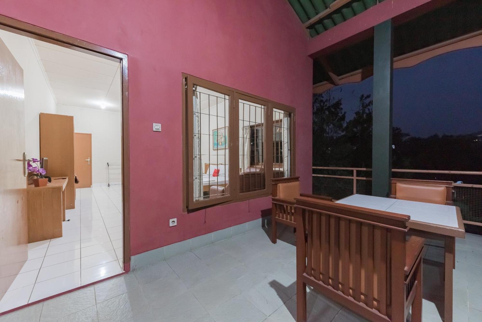 Reddoorz Plus At Hotel Griya Astoeti ボゴール エクステリア 写真