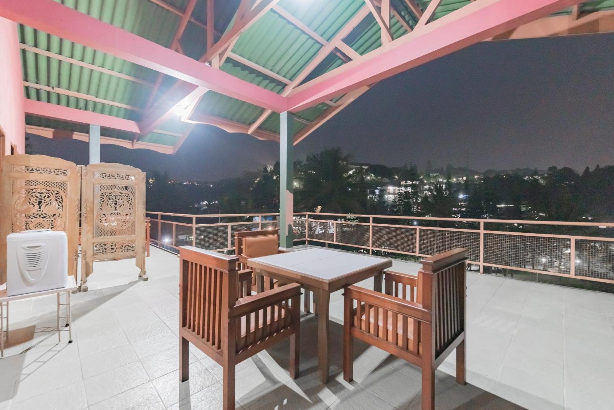 Reddoorz Plus At Hotel Griya Astoeti ボゴール エクステリア 写真