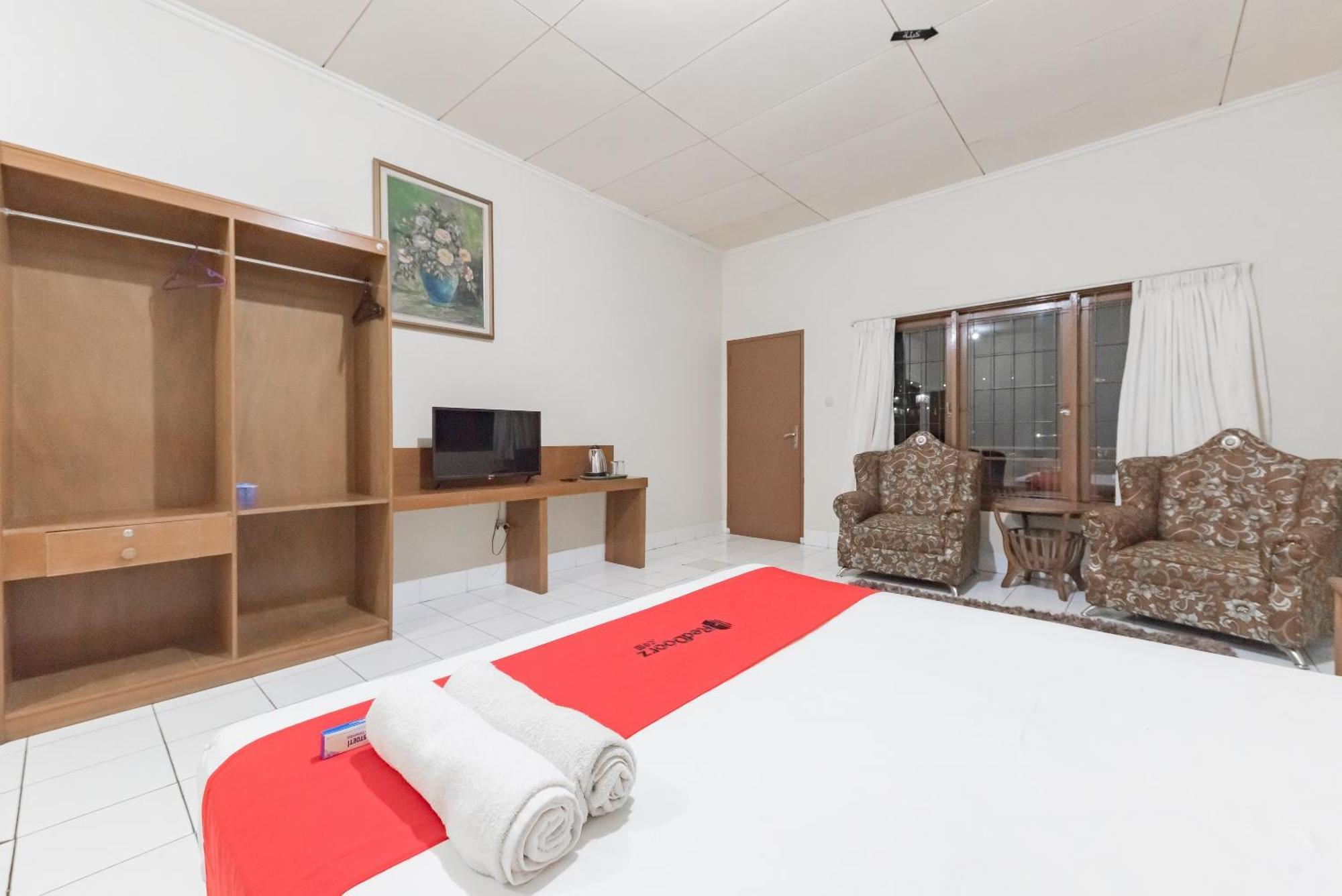 Reddoorz Plus At Hotel Griya Astoeti ボゴール エクステリア 写真