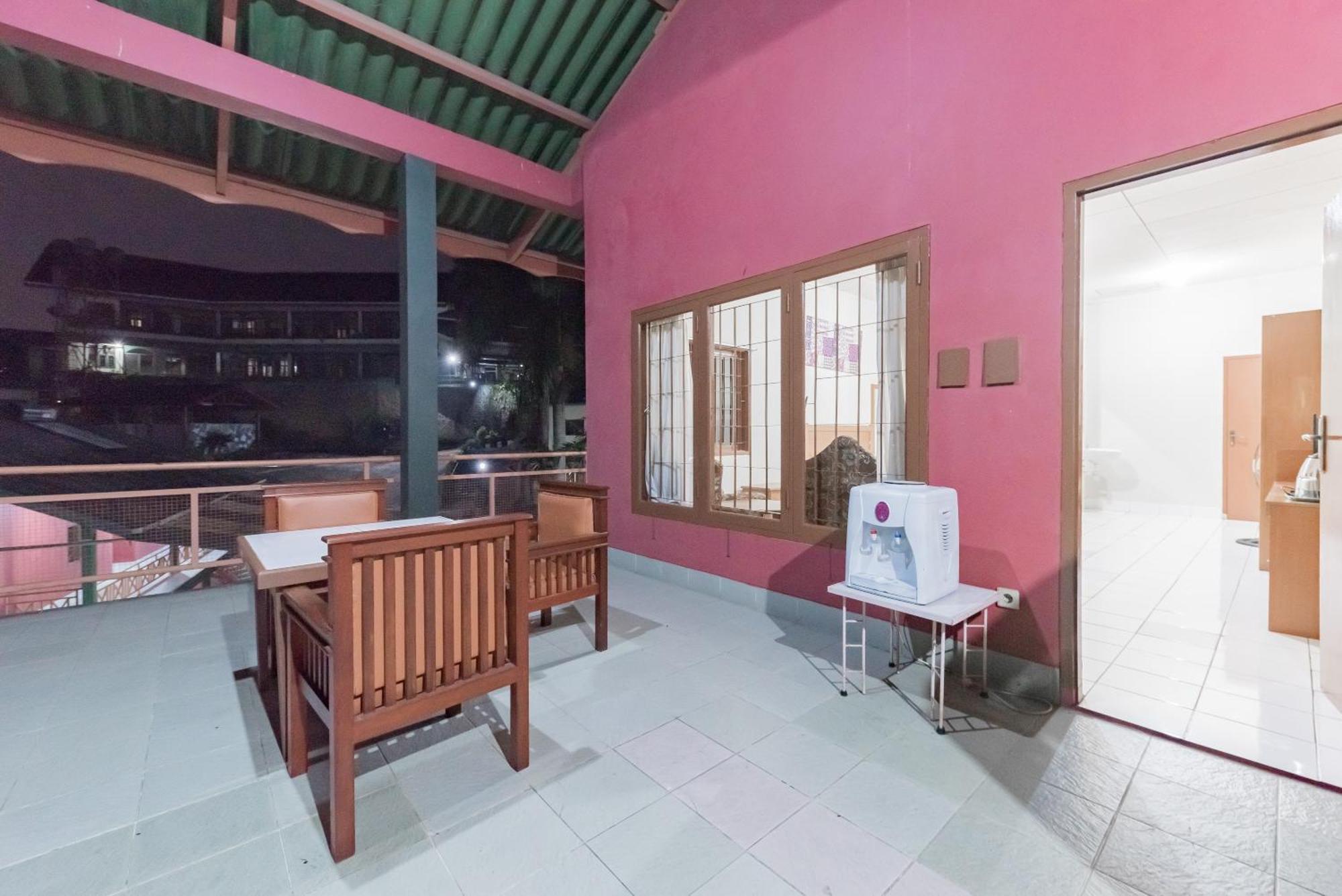 Reddoorz Plus At Hotel Griya Astoeti ボゴール エクステリア 写真