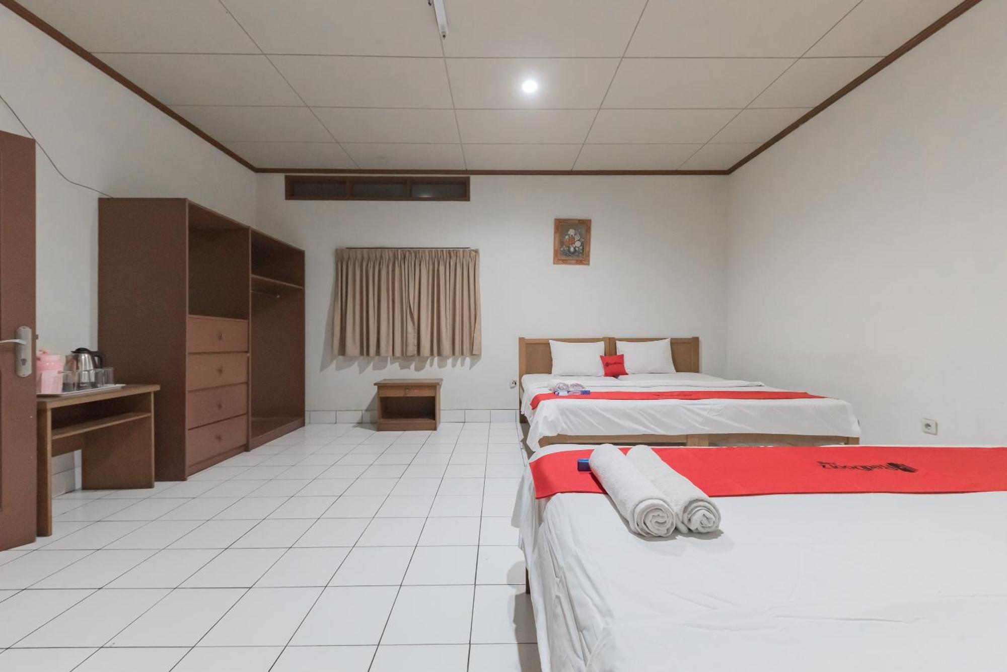 Reddoorz Plus At Hotel Griya Astoeti ボゴール エクステリア 写真