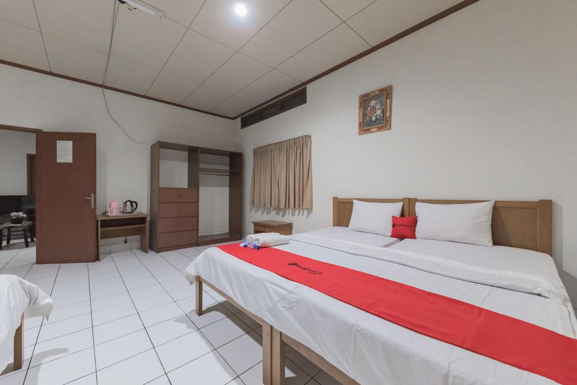 Reddoorz Plus At Hotel Griya Astoeti ボゴール エクステリア 写真