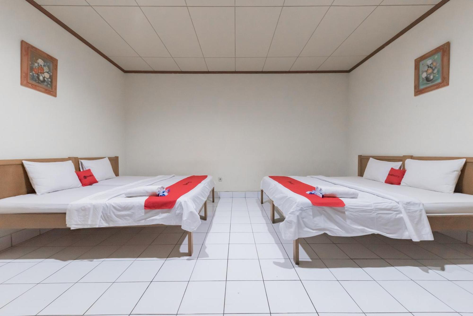 Reddoorz Plus At Hotel Griya Astoeti ボゴール エクステリア 写真