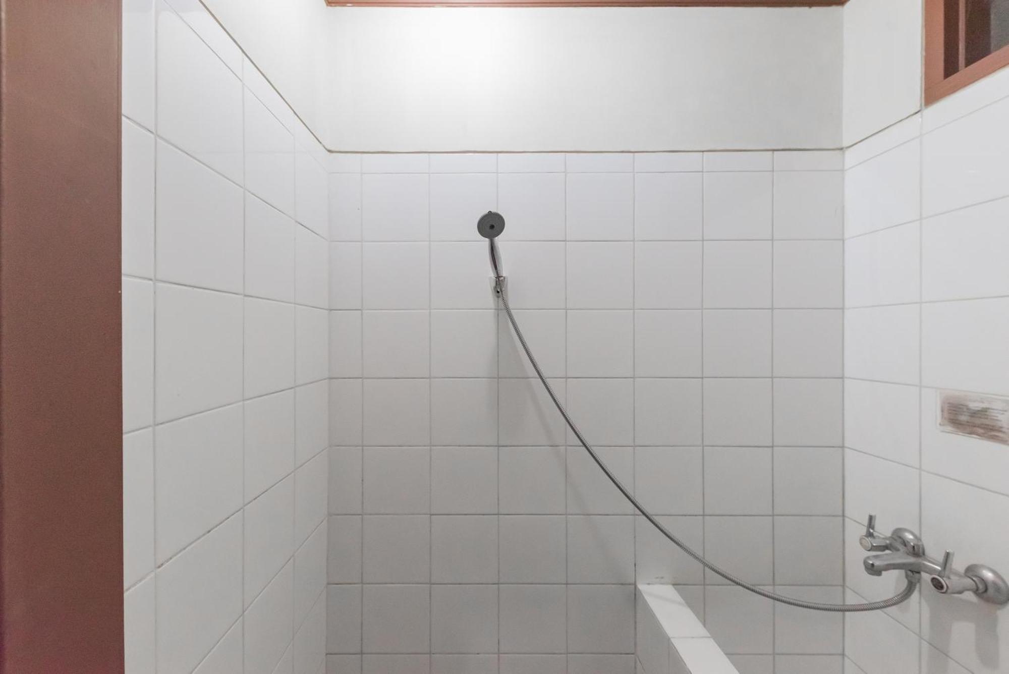 Reddoorz Plus At Hotel Griya Astoeti ボゴール エクステリア 写真