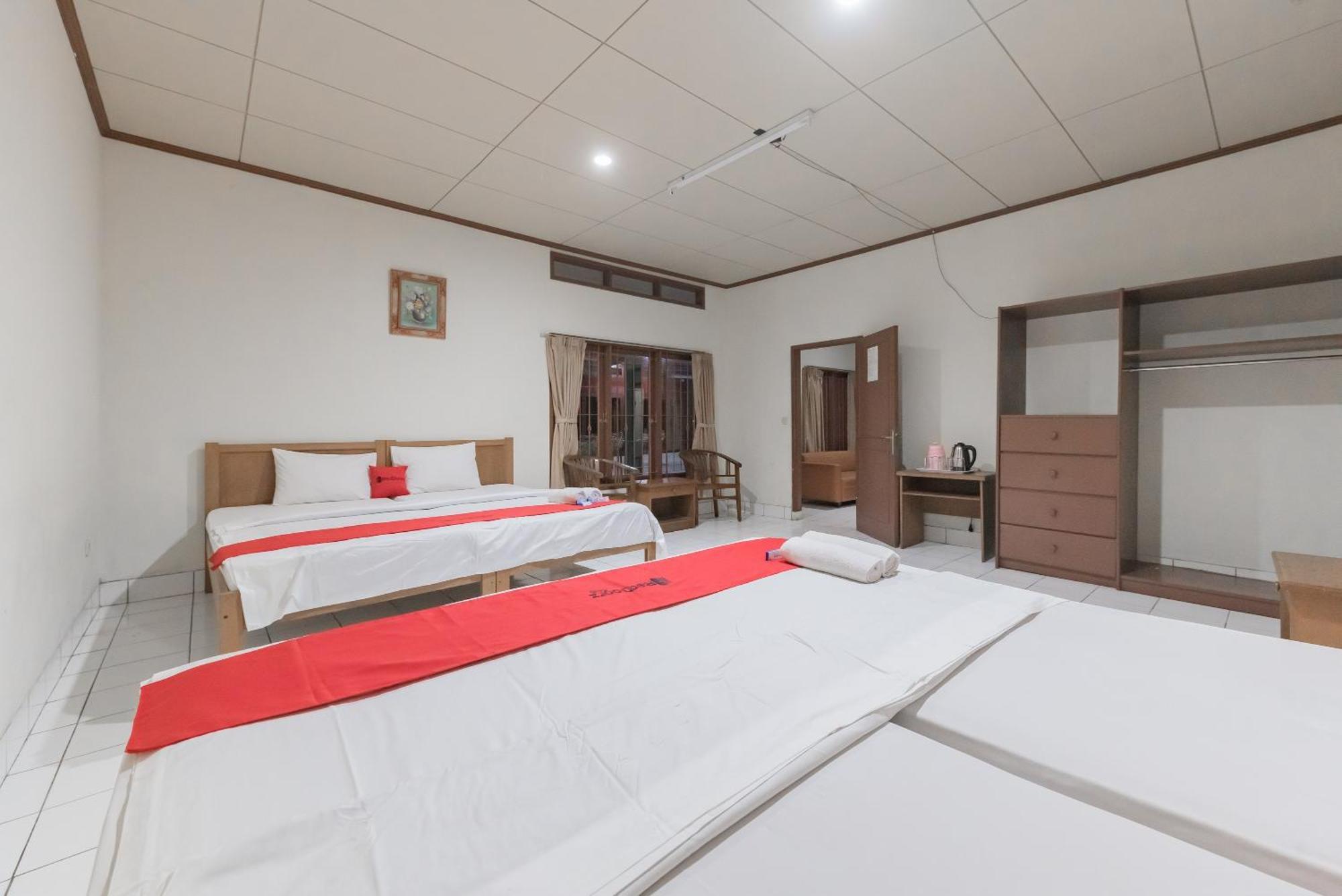 Reddoorz Plus At Hotel Griya Astoeti ボゴール エクステリア 写真