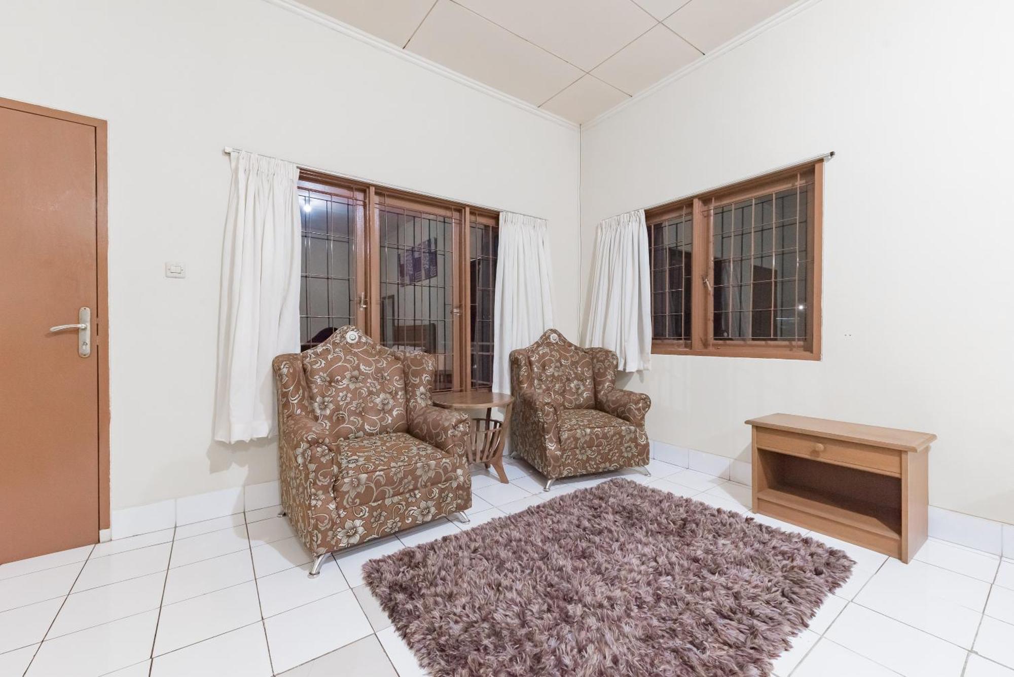 Reddoorz Plus At Hotel Griya Astoeti ボゴール エクステリア 写真