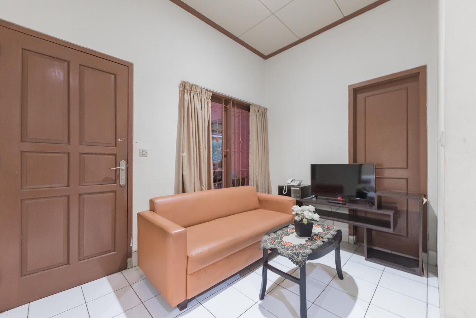 Reddoorz Plus At Hotel Griya Astoeti ボゴール エクステリア 写真