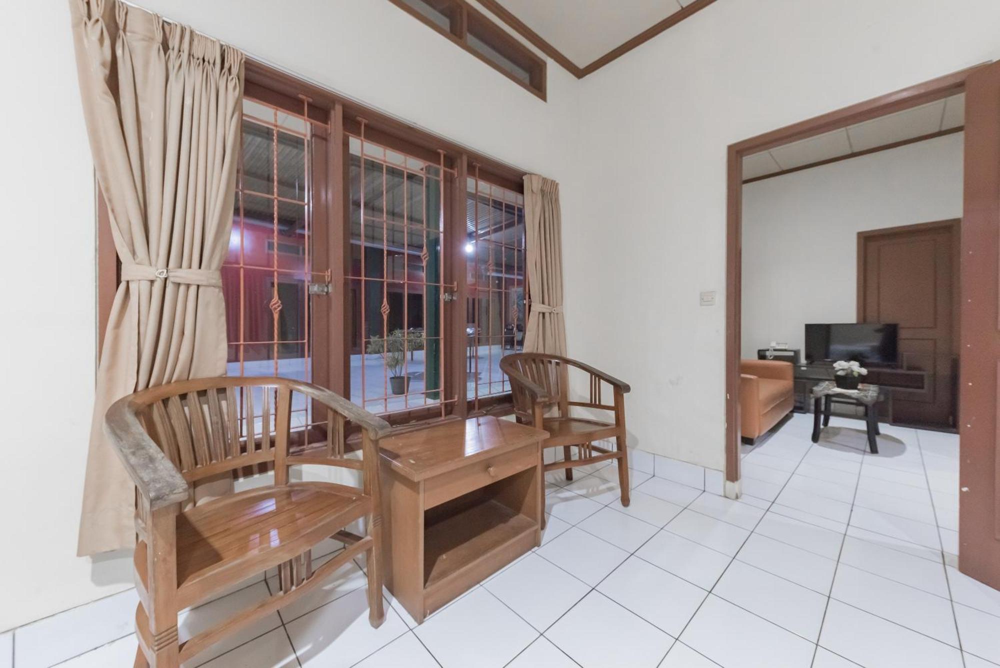 Reddoorz Plus At Hotel Griya Astoeti ボゴール エクステリア 写真